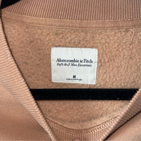 Abercrombie & Fitch Crewneck - Picture 6 of 6